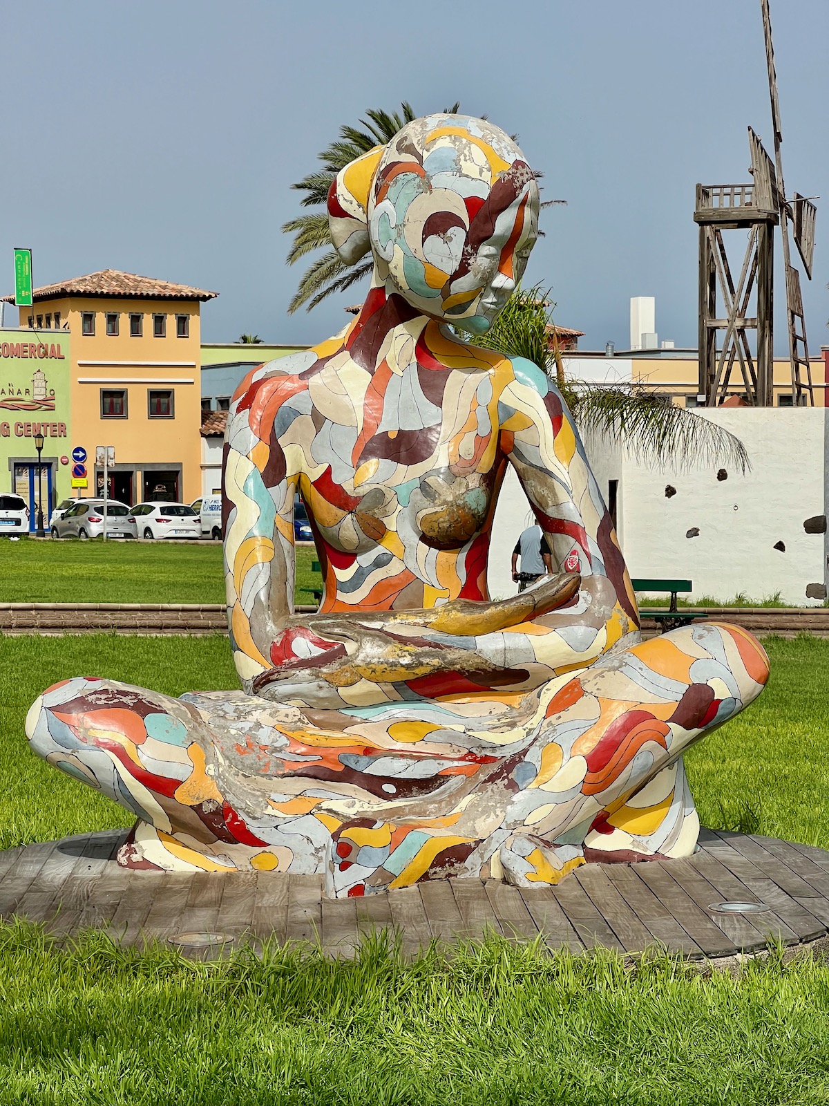 Iconic sculpture next to El Campanario shopping center
